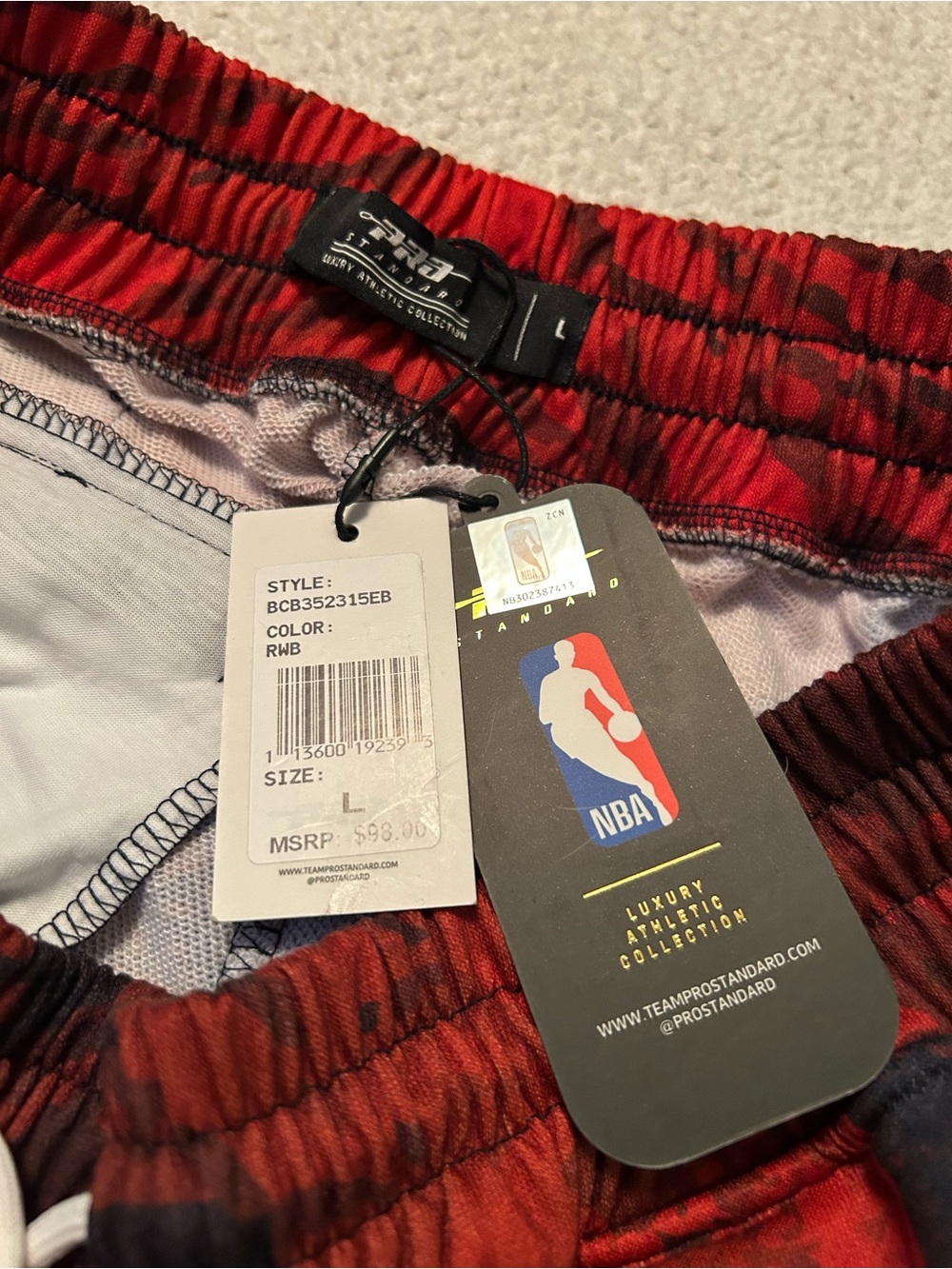 NWT Large Men's Chicago Bulls Pro Standard Americana Dip-Dye Shorts - Picture 4 of 7